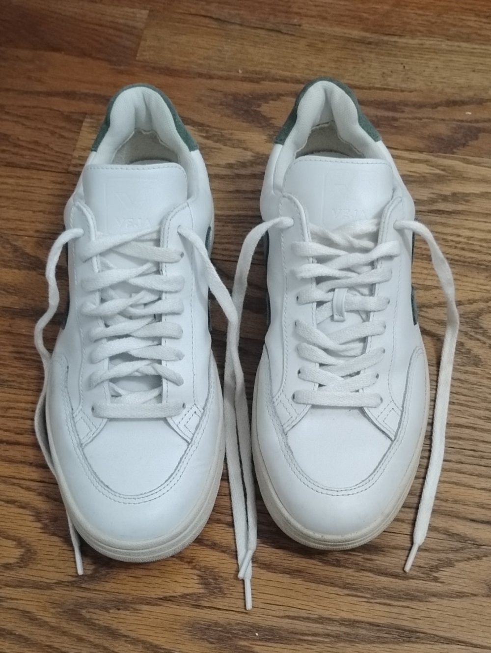 Veja -12 Leather Low Top Sneaker W9 - Picture 3 of 12